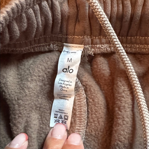 ALO Yoga Ombré Tan Sweatpants - Picture 5 of 5